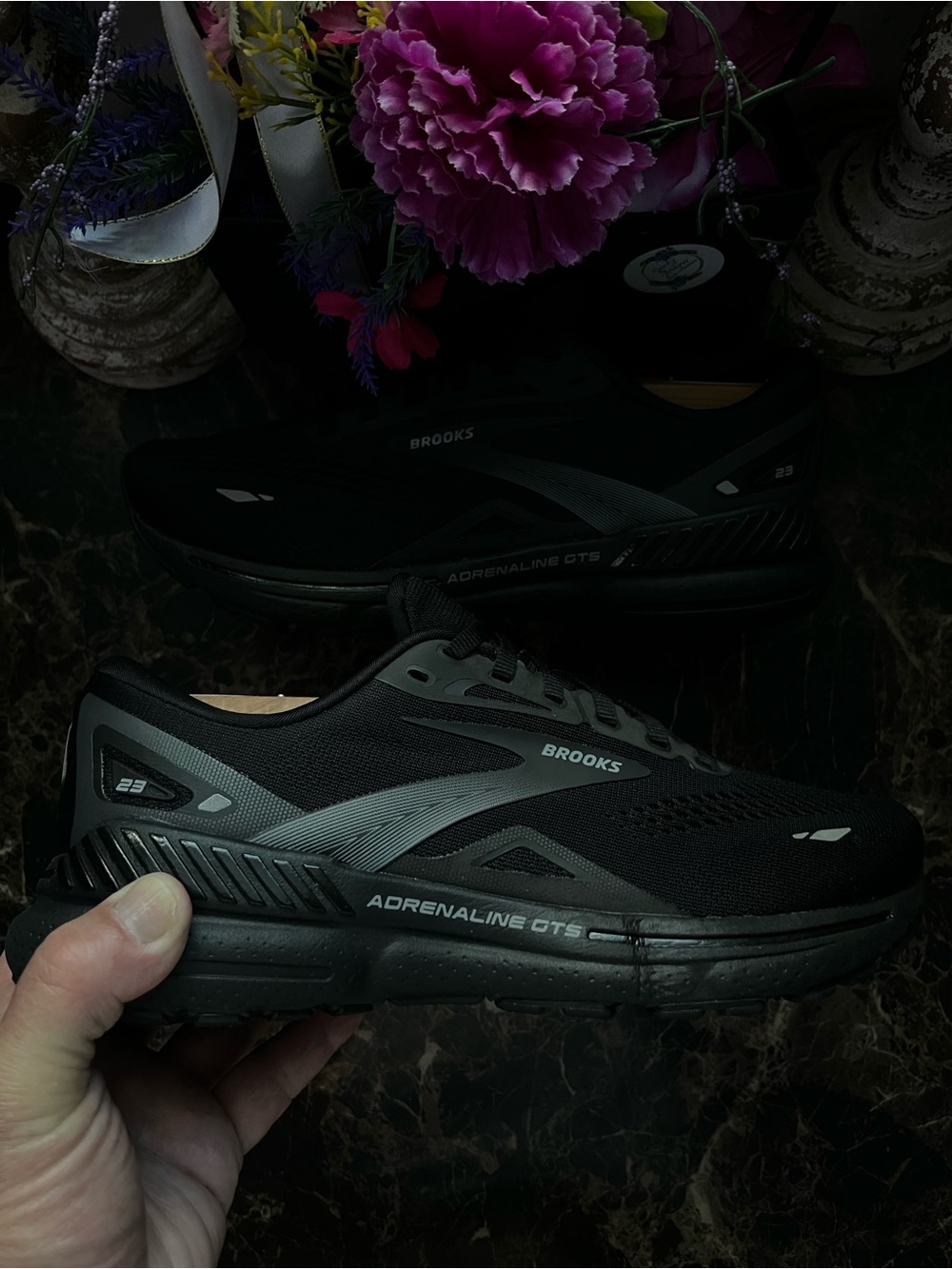 Brooks Adrenaline GTS 23
Comfort/Athletic
Medical Field Shoes
Size 9 Wide Women